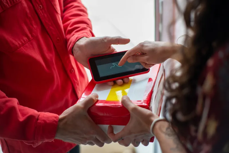 Beyond the Shipping Label: Why Growing E-Commerce Brands Are Choosing Dedicated Courier Partners